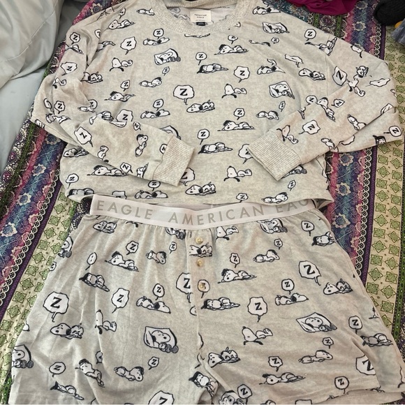 American Eagle AE Snoopy Peanuts Plush Sleep Lounge Pajama Set Shorts Top Size L - Picture 5 of 6